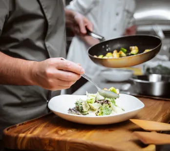 Dressage d'un assiette en cuisine