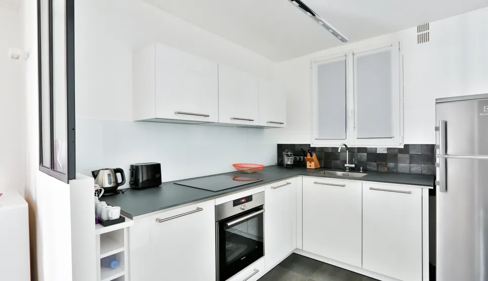 Modern, fully equipped kitchen with sleek design, integrated appliances. Perfect for an optimized luxury apartment. Functionality meets style.