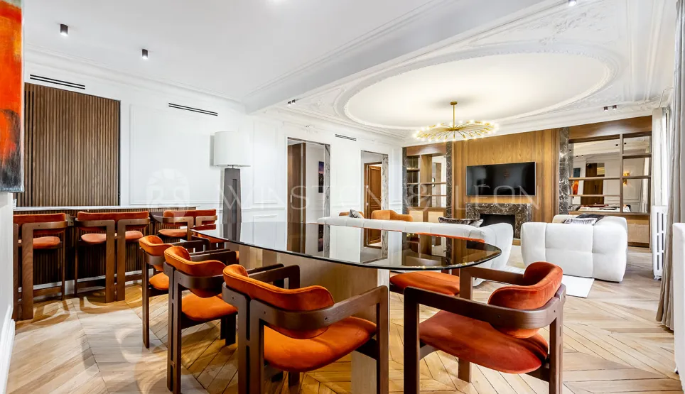 Luxury living-dining room, contemporary design. High-end furniture, parquet, moldings. An elegant and refined interior for an exceptional property.