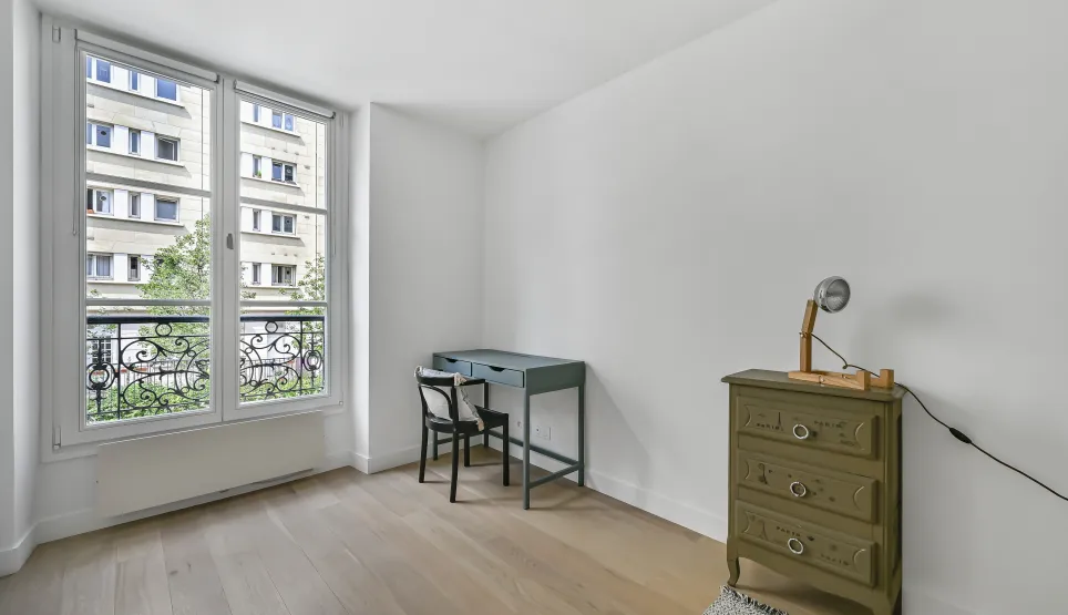 Luxury apartment: bright room, hardwood floor, open view. Ideal elegant bedroom/office. Parisian charm and potential.