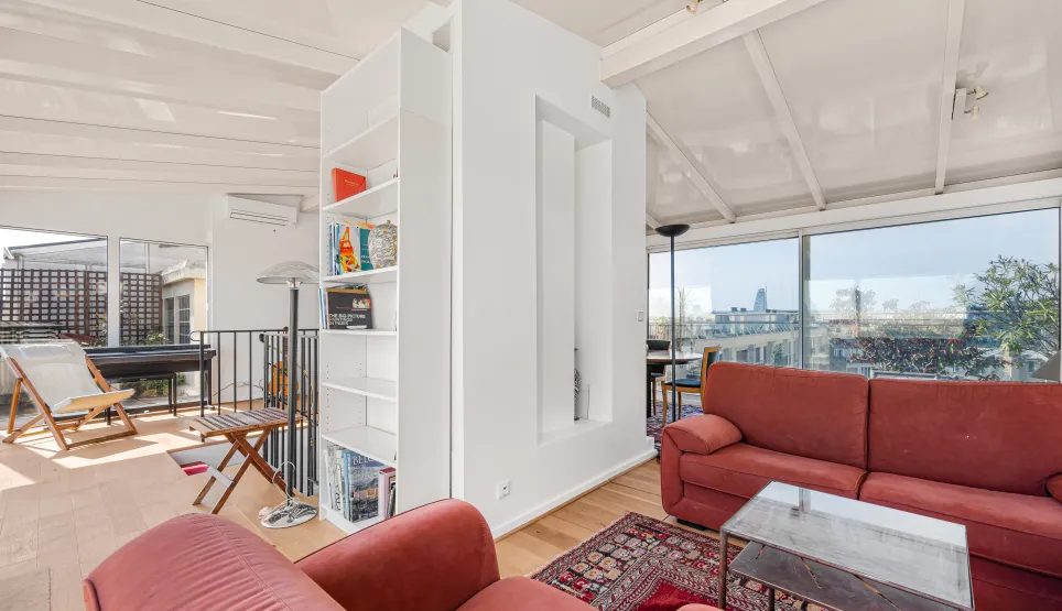 Luxury penthouse: modern, bright living room with panoramic city views, large windows and terrace access. Contemporary design.
