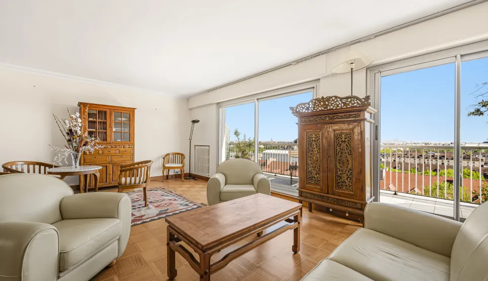 Bright living room with panoramic city view, hardwood floors, and refined furniture. Luxury apartment with terrace.
