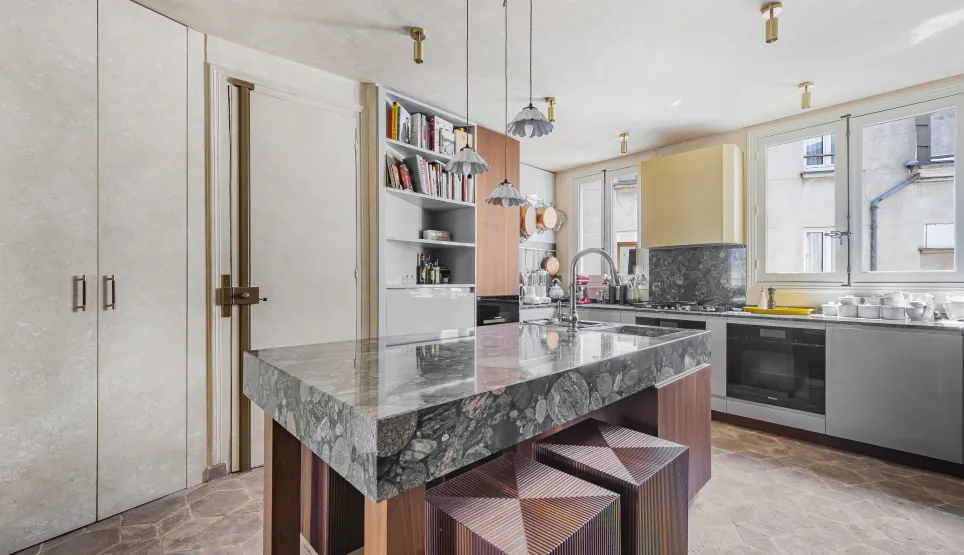 Luxury kitchen with marble island, modern and elegant design. High-end materials, premium appliances. Ideal for a prestigious apartment.