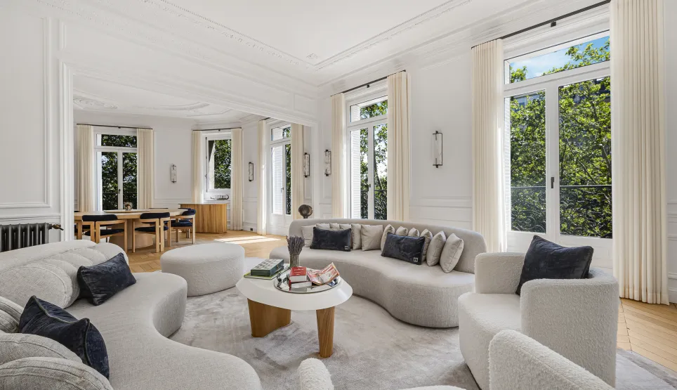 Bright, elegant luxury living room, modern design, contemporary furniture, large windows, moldings. Ideal for a Parisian apartment.