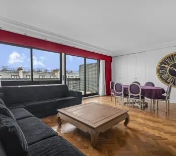 Luxury apartment, modern living/dining, city view, parquet, large windows. Elegant and bright urban space.