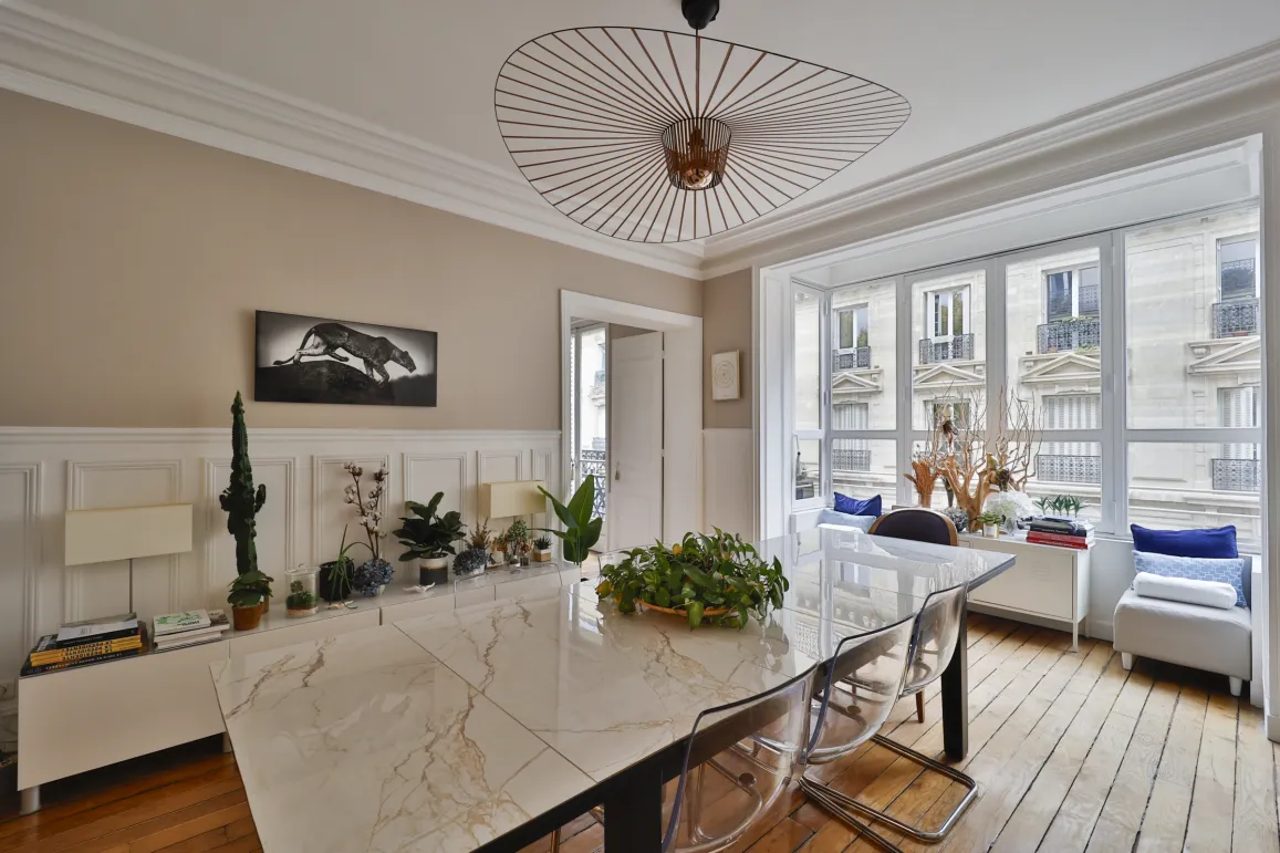 Elegant Parisian luxury dining/office. Chic design, bright with city views. Modern furniture, refined ambiance. Ideal for an exceptional property.