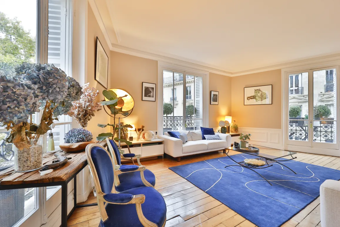 Luxury Parisian living room: bright, elegant, contemporary design with blue accents. Perfect for an exceptional apartment.