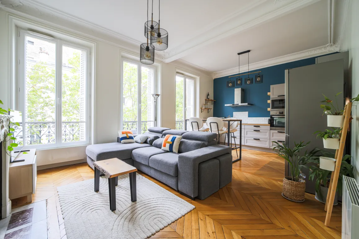 Stunning luxury apartment with open-plan living-kitchen, herringbone parquet, large bright windows. Modern and elegant design.
