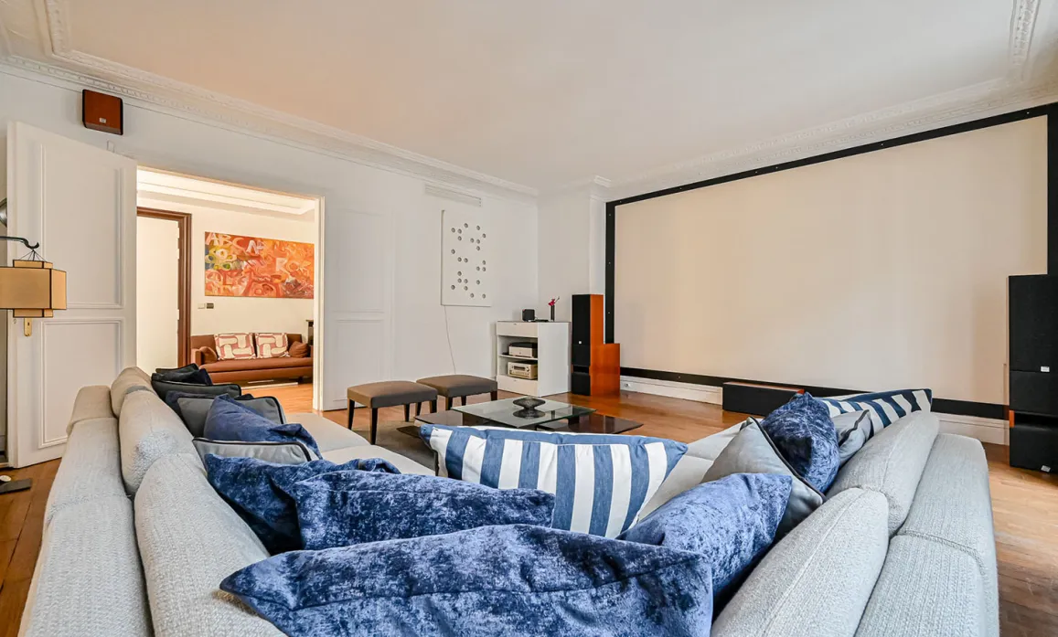 Luxury living room with integrated home cinema, designer sofa, and refined ambiance. Perfect for high-end entertainment.