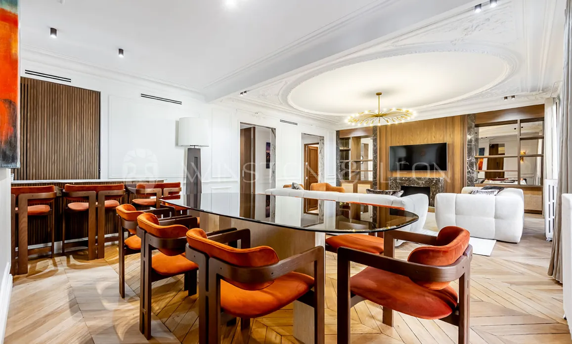 Luxury living-dining room, contemporary design. High-end furniture, parquet, moldings. An elegant and refined interior for an exceptional property.