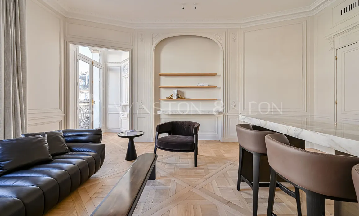 Luxurious Parisian Haussmannian living room. Modern & classic design, parquet, moldings, marble, high-end furniture. Timeless elegance.
