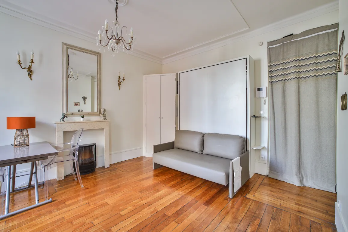 Elegant, bright Parisian studio. Hardwood, fireplace, designer murphy bed. Luxury space optimization. Ideal investment.