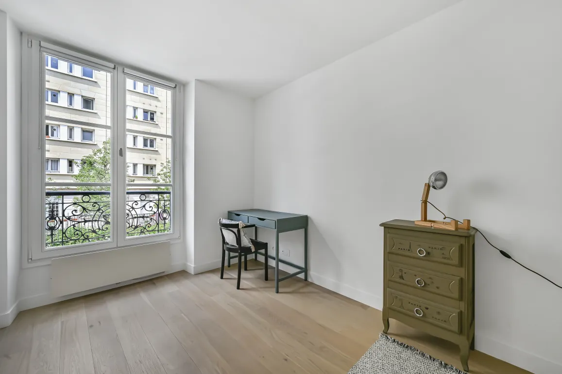 Luxury apartment: bright room, hardwood floor, open view. Ideal elegant bedroom/office. Parisian charm and potential.