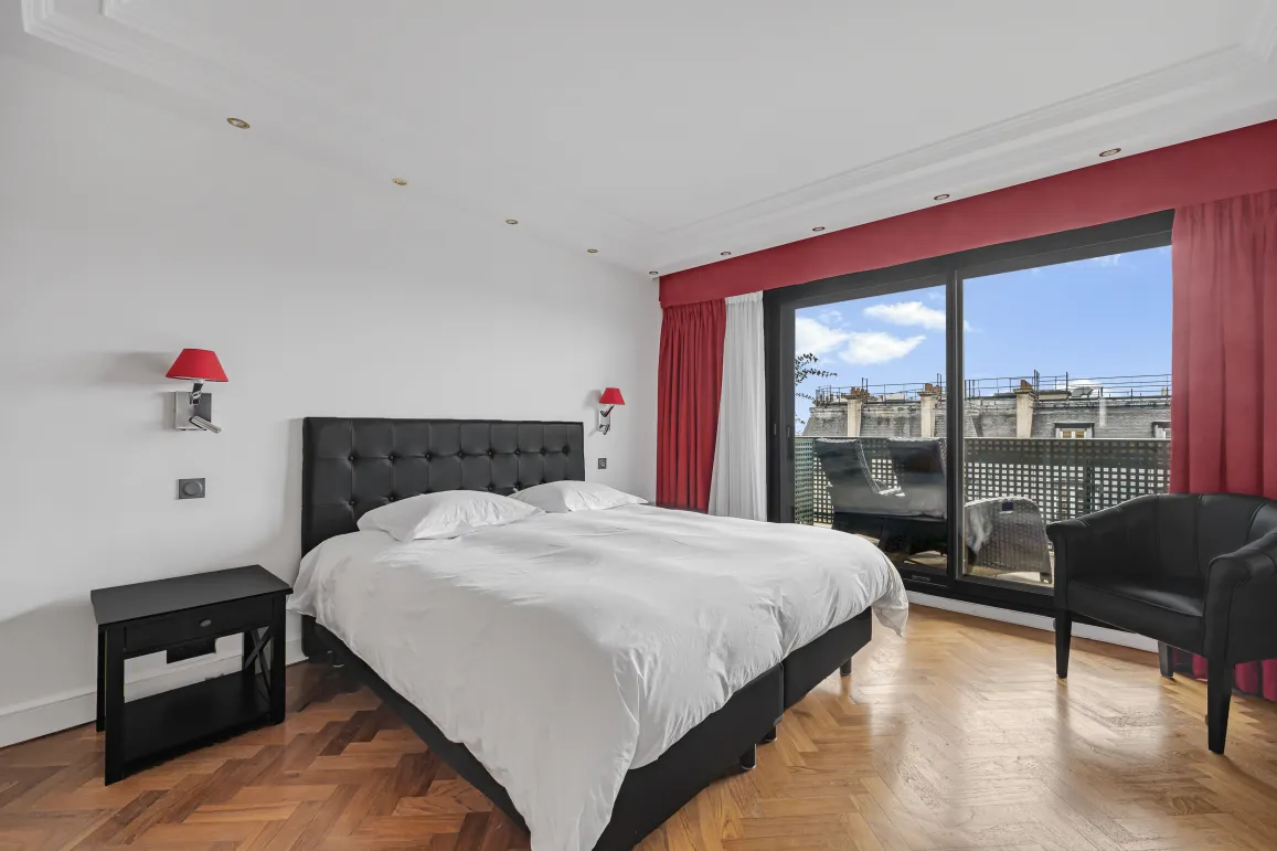 Modern luxury bedroom featuring a king-size bed, parquet floor, private balcony, and city views. Elegant, bright design for optimal comfort.