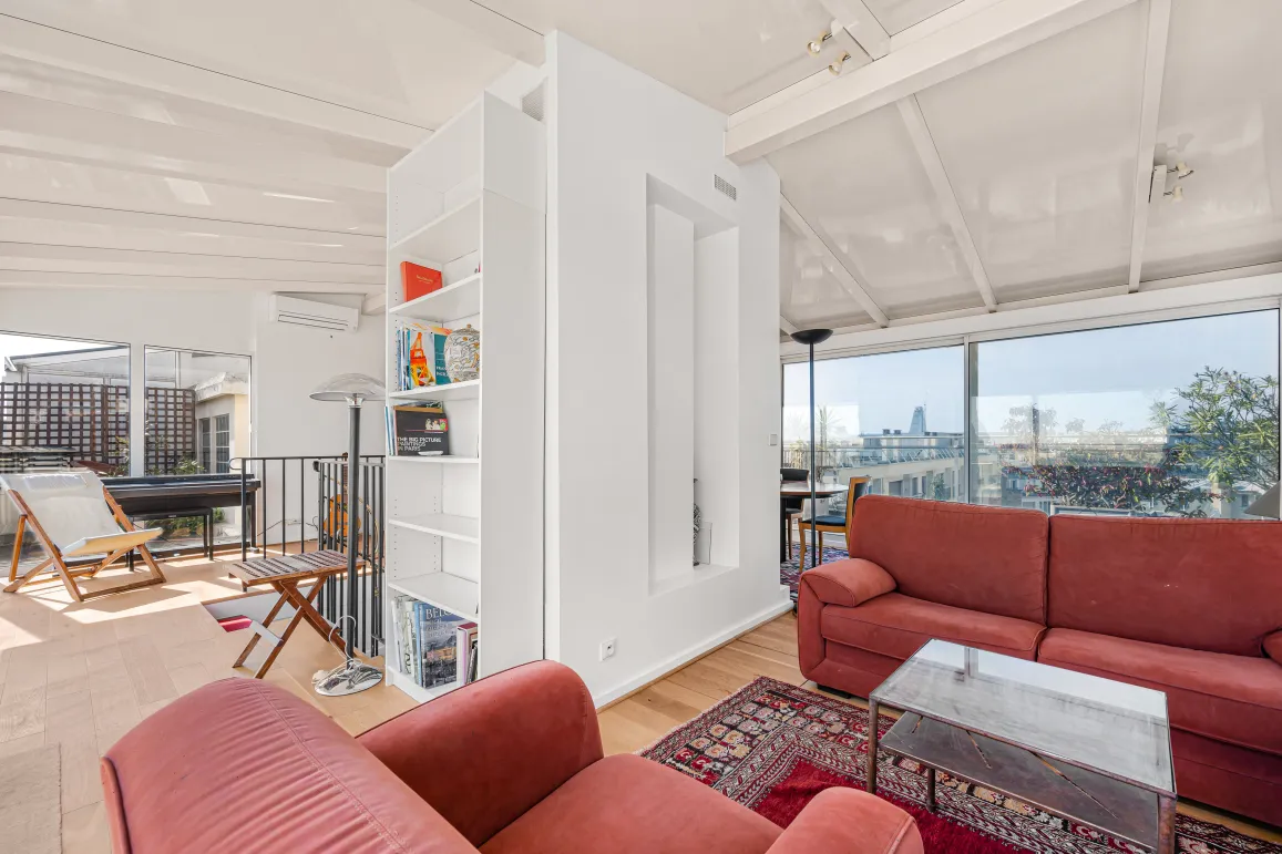 Luxury penthouse: modern, bright living room with panoramic city views, large windows and terrace access. Contemporary design.