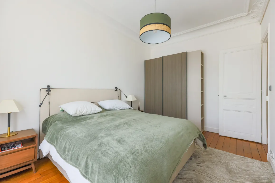 Elegant modern bedroom featuring a double bed, integrated storage, and sleek design. Perfect for a luxury apartment or high-end residence.