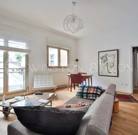 Premium-studioApartment-Paris-LeMarais-BernarddeClairvaux-10110-LivingRoom