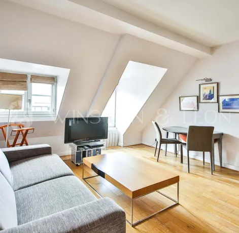 Premium-studioApartment-Paris-ChampsElysees-Berri-10113-LivingRoom