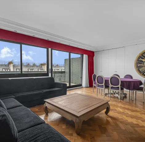 Luxury apartment, modern living/dining, city view, parquet, large windows. Elegant and bright urban space.